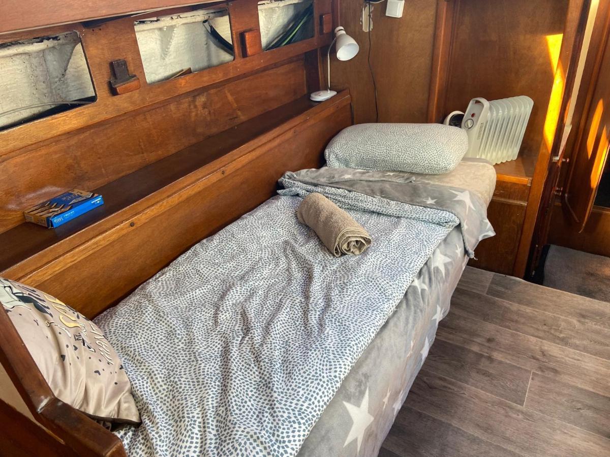 Fantastic Sailing Boat To Sleep In Barcelona Hotel Kültér fotó